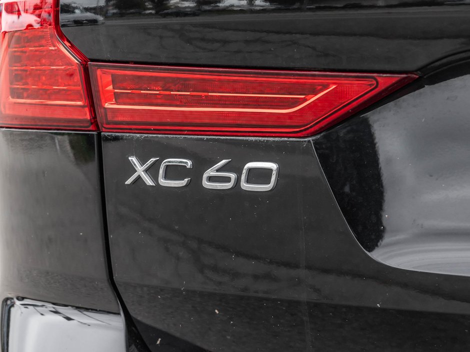 2025 Volvo XC60 Plus Dark Theme-7