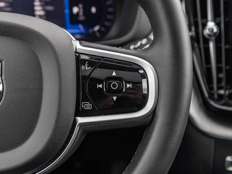 2025 Volvo XC60 Plus Dark Theme-13