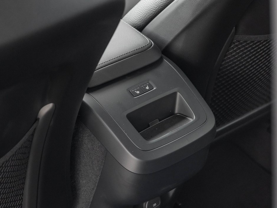 2025 Volvo XC60 Plus Dark Theme-27