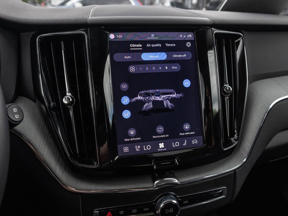 2025 Volvo XC60 Plus Dark Theme-19