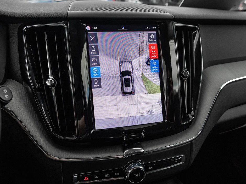 2025 Volvo XC60 Plus Dark Theme-16
