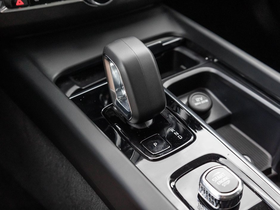 2025 Volvo XC60 Plus Dark Theme-13