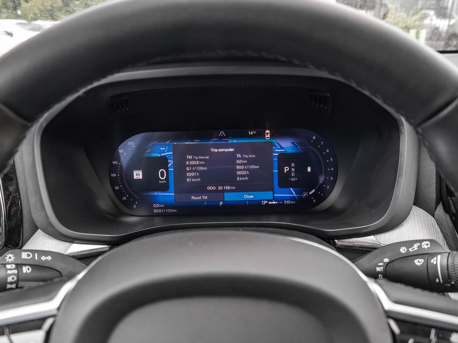 2025 Volvo XC60 Plus Dark Theme-12
