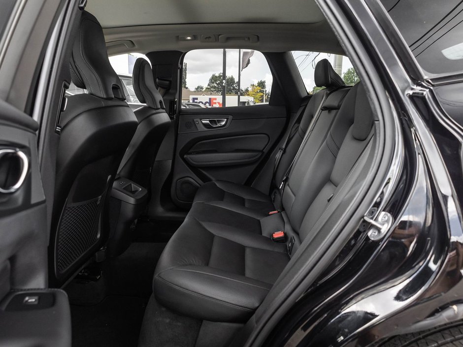 2025 Volvo XC60 Plus Dark Theme-26