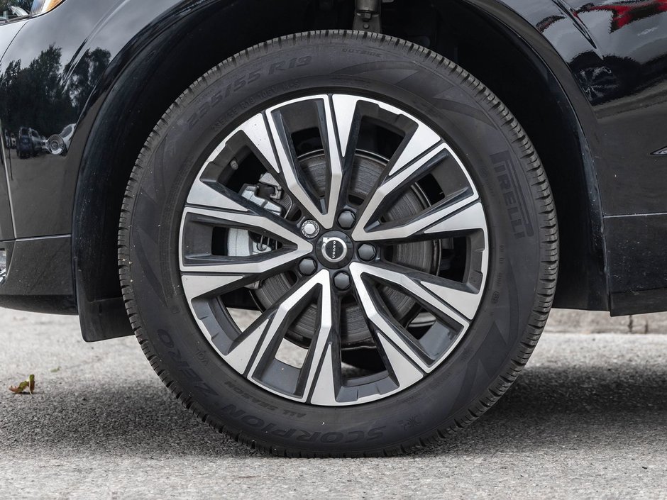 2025 Volvo XC60 Plus Dark Theme-4