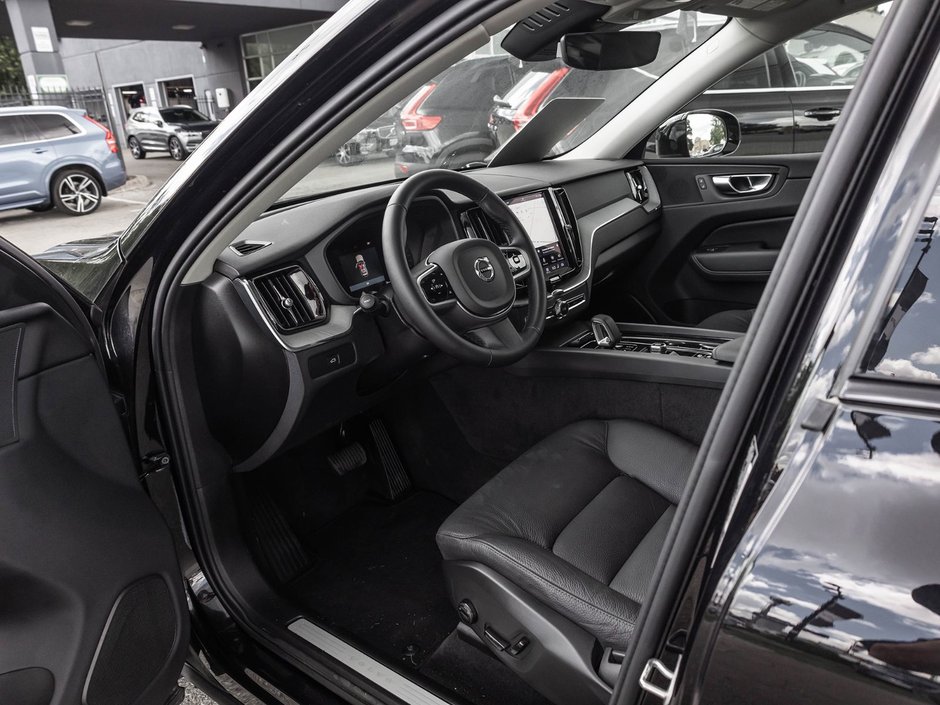 2025 Volvo XC60 Plus Dark Theme-22