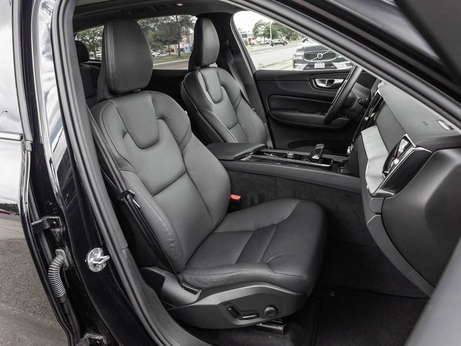 2025 Volvo XC60 Plus Dark Theme-23