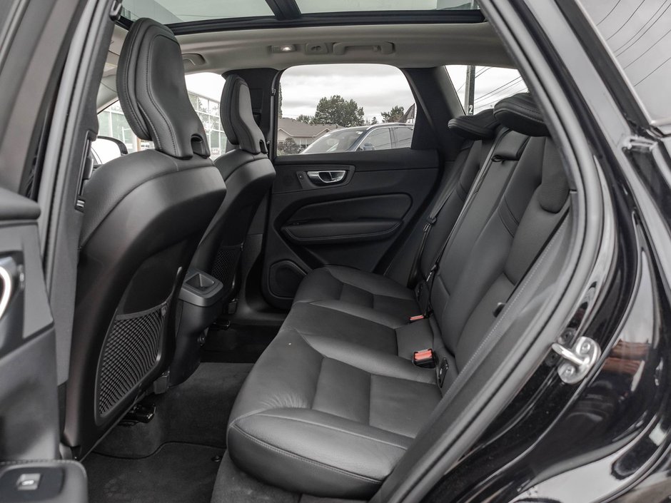 2025 Volvo XC60 Plus Dark Theme-26