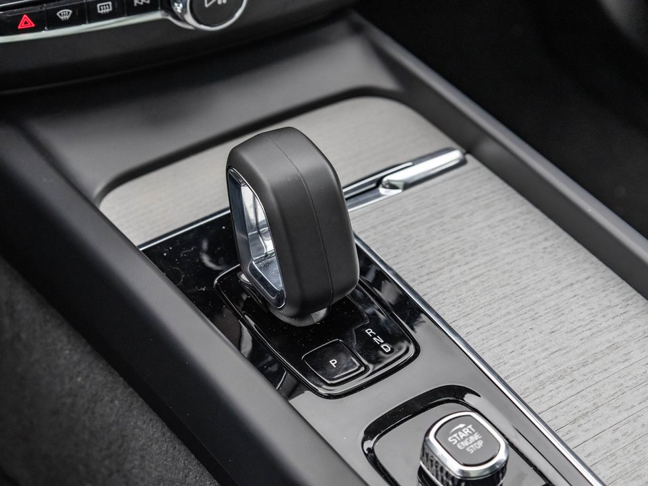 2025 Volvo XC60 Plus Dark Theme-20