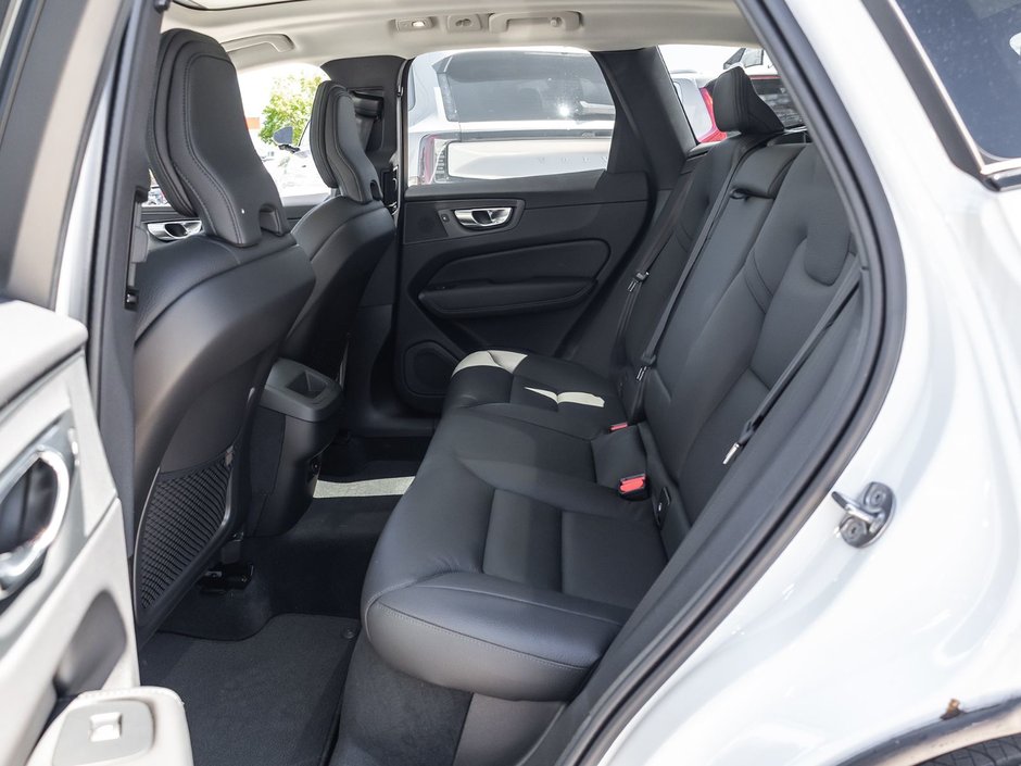 2025 Volvo XC60 Plus Dark Theme-26