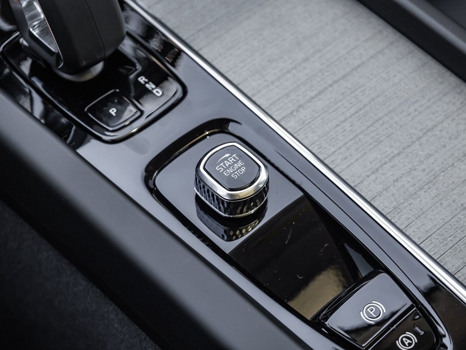2025 Volvo XC60 Plus Dark Theme-13