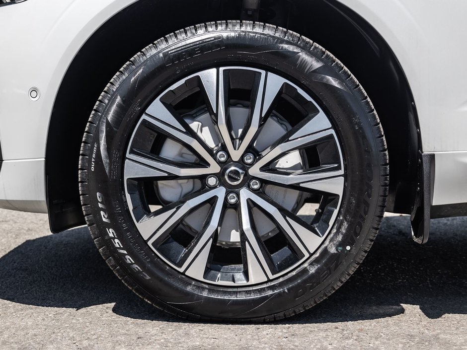 2025 Volvo XC60 Plus Dark Theme-2