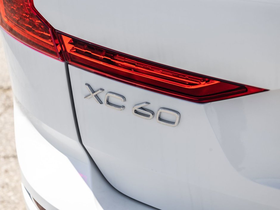 2025 Volvo XC60 Plus Dark Theme-6