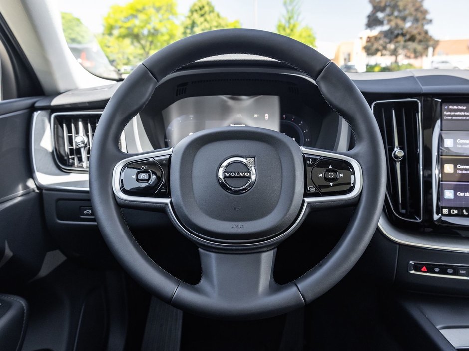 2025 Volvo XC60 Plus Dark Theme-8