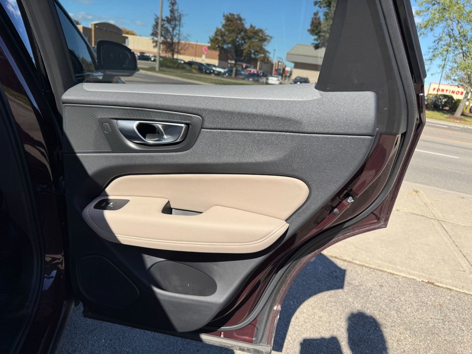 2026 Volvo XC60 Plus Dark Theme-15