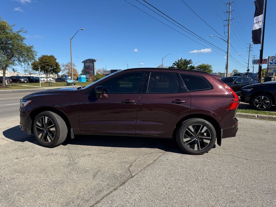2026 Volvo XC60 Plus Dark Theme-8