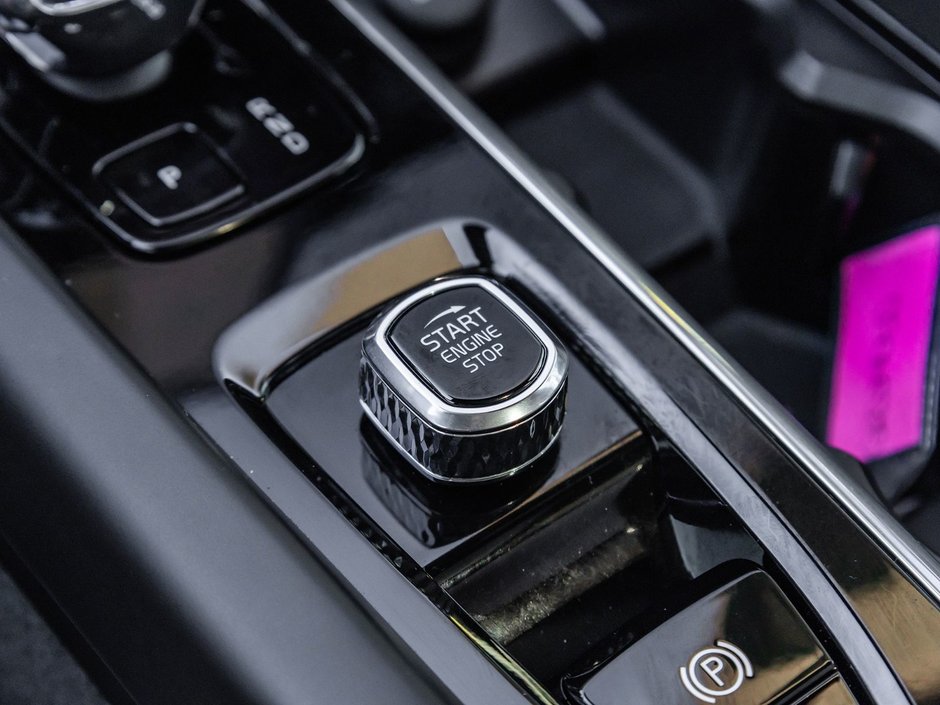 2026 Volvo XC60 Plus Dark Theme-19