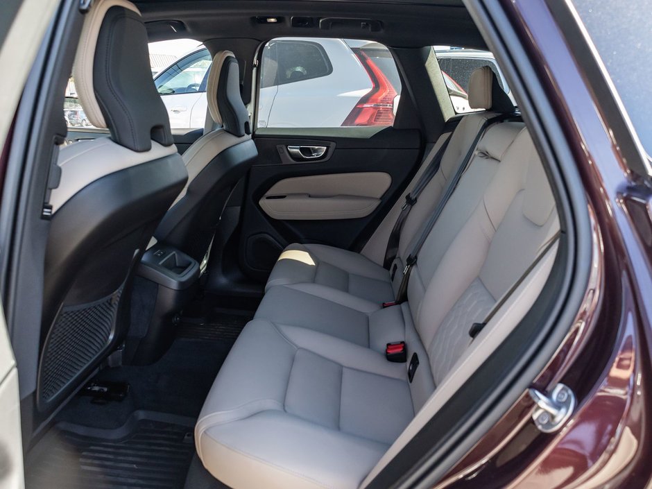 2026 Volvo XC60 Plus Dark Theme-25