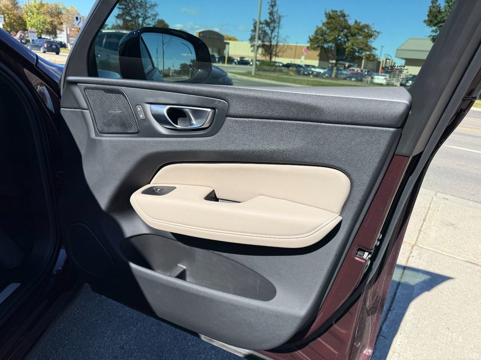 2026 Volvo XC60 Plus Dark Theme-14