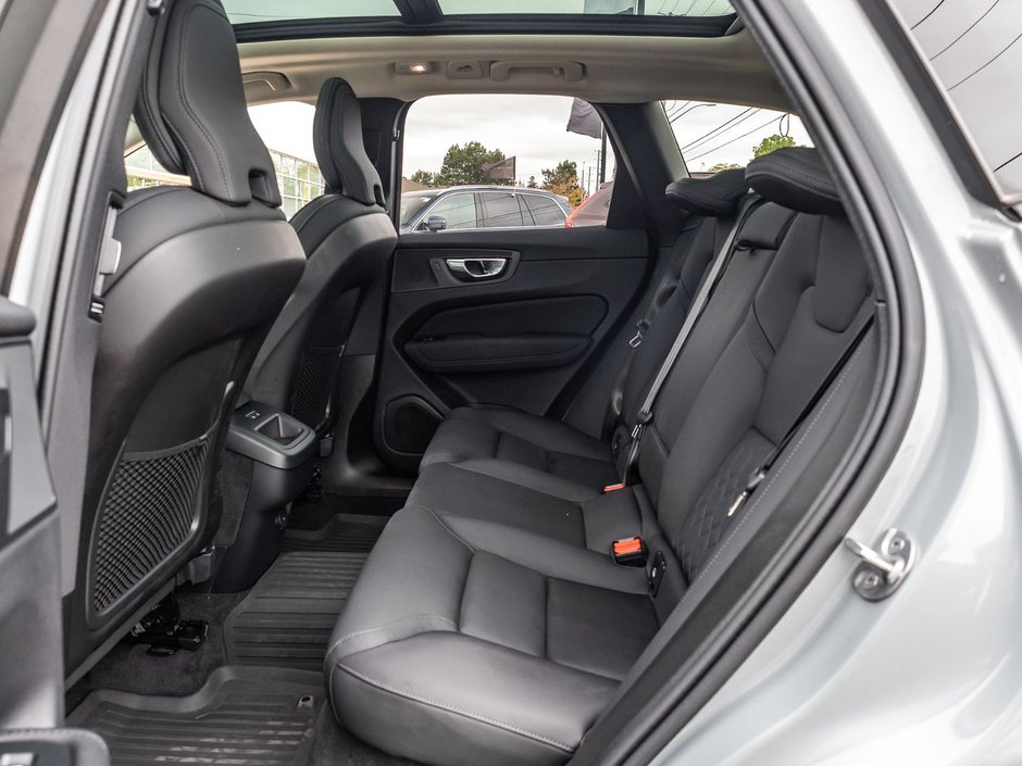 2026 Volvo XC60 Plus Dark Theme-25