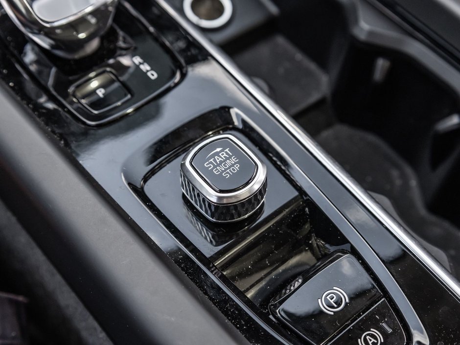 2026 Volvo XC60 Plus Dark Theme-18
