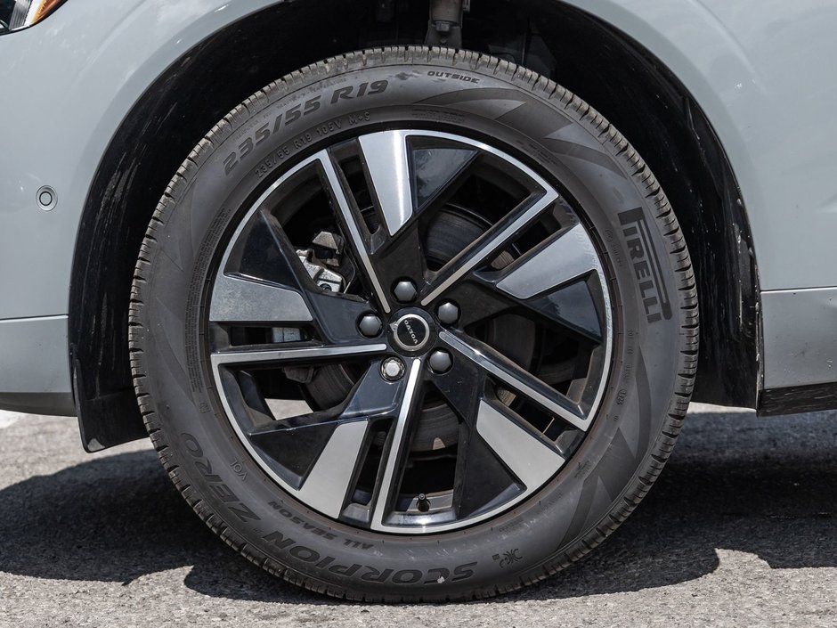 2026 Volvo XC60 Plus Dark Theme-3