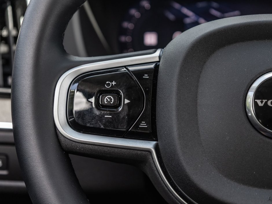 2026 Volvo XC60 Plus Dark Theme-9