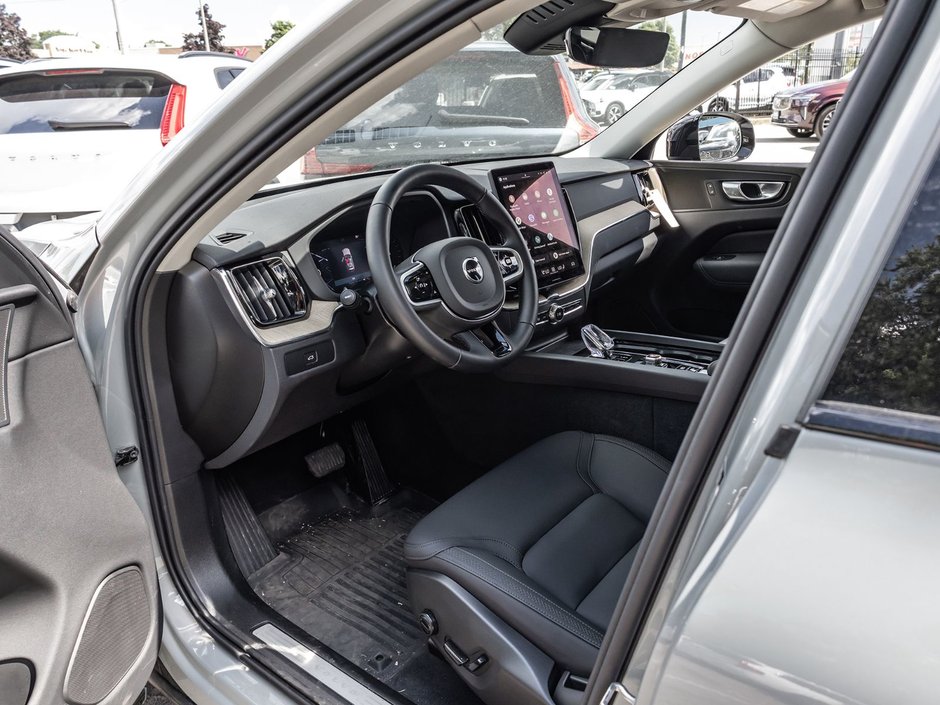 2026 Volvo XC60 Plus Dark Theme-7