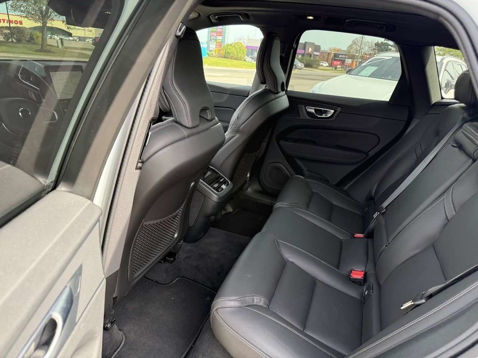2026 Volvo XC60 Ultra Dark Theme-15