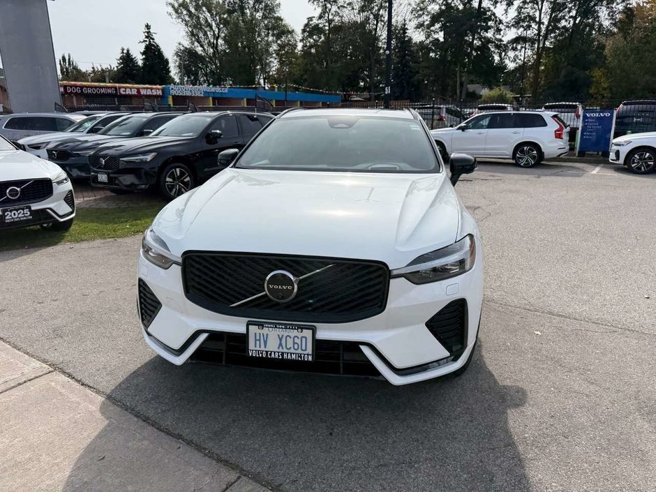 2026 Volvo XC60 Ultra Dark Theme-3