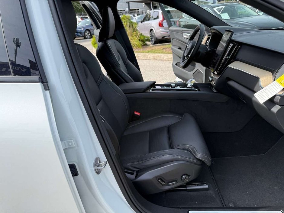 2026 Volvo XC60 Ultra Dark Theme-20