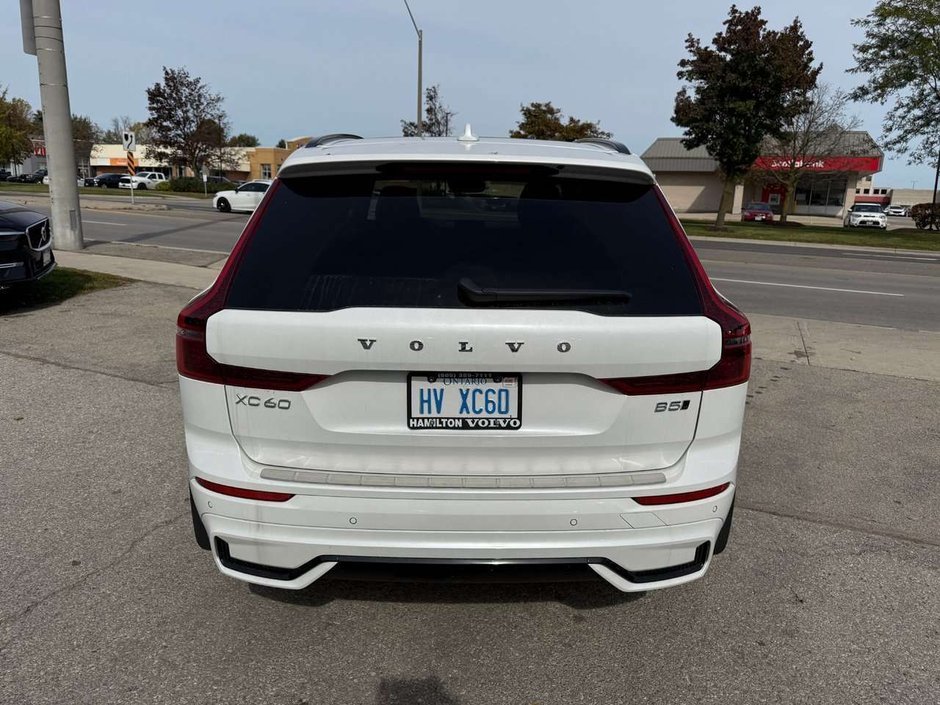 2026 Volvo XC60 Ultra Dark Theme-9