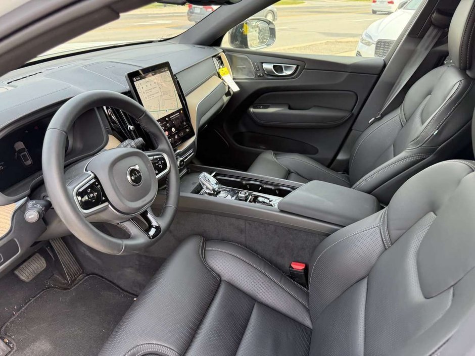 2026 Volvo XC60 Ultra Dark Theme-29