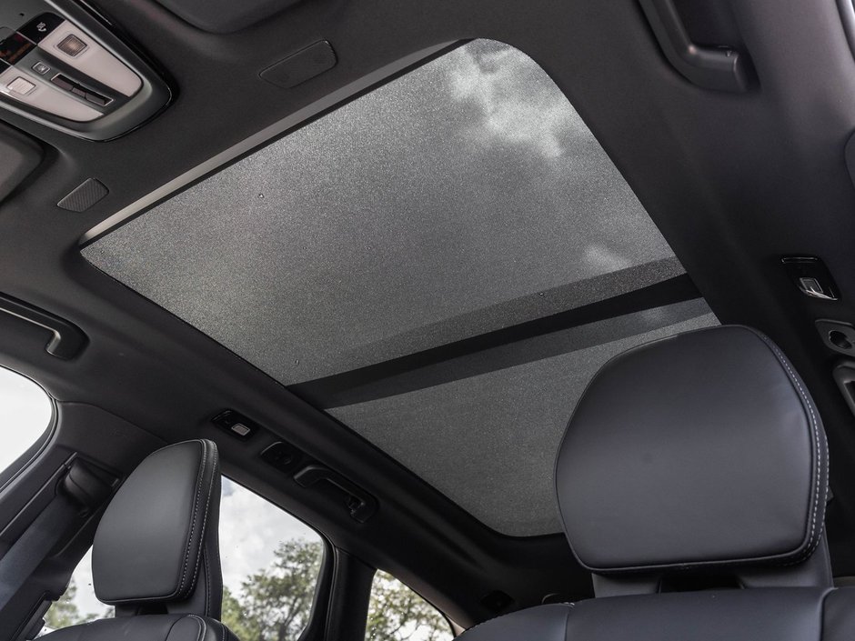 2026 Volvo XC60 Ultra Dark Theme-23