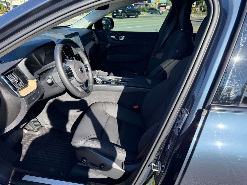 2026 Volvo XC60 Core Dark Theme-26
