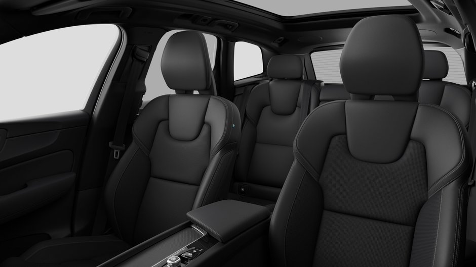 2027 Volvo XC60 Plus Black Edition-11