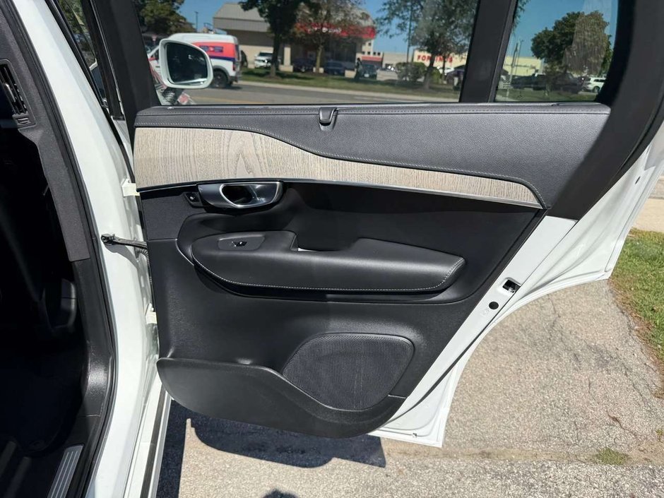 2025 Volvo XC90 Plug-In Hybrid Ultra Bright Theme-19