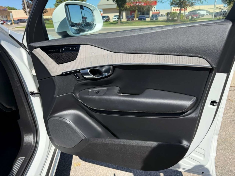2025 Volvo XC90 Plug-In Hybrid Ultra Bright Theme-18