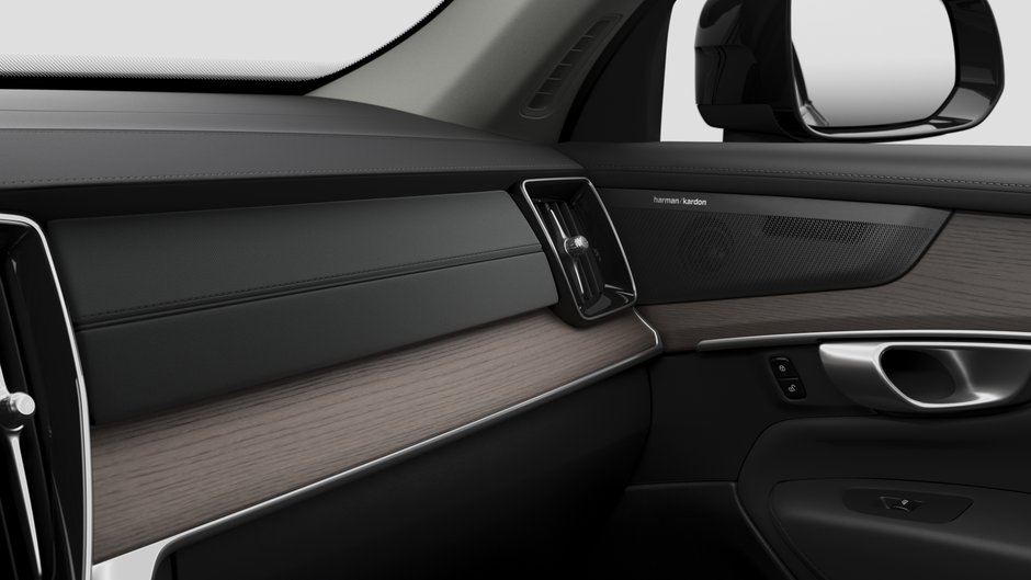 2026 Volvo XC90 Plug-In Hybrid Plus Dark Theme-8
