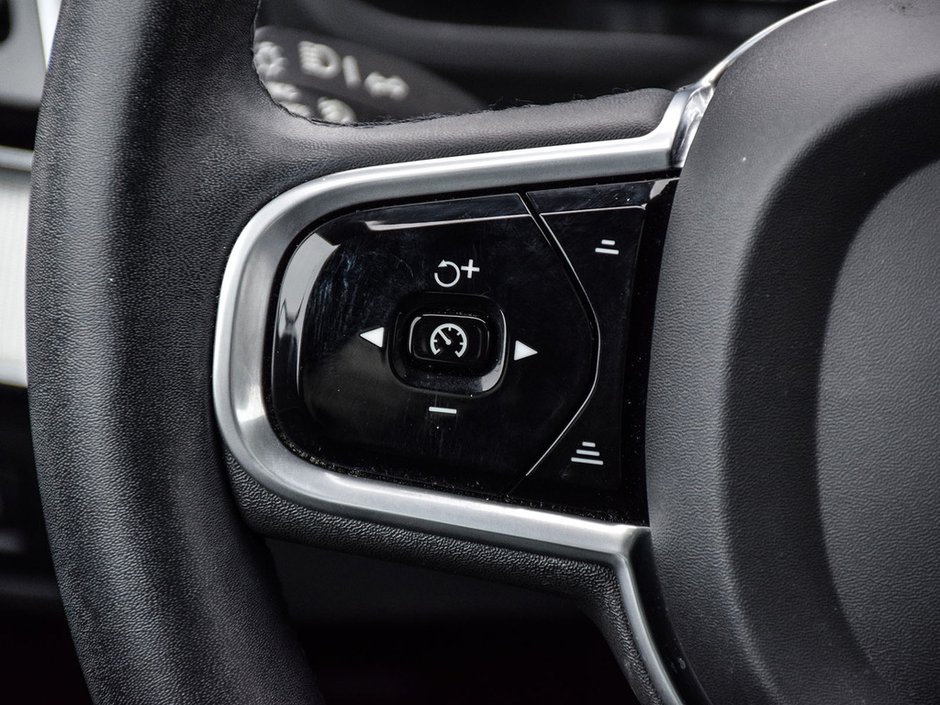 2022 Volvo XC90 R-Design-25