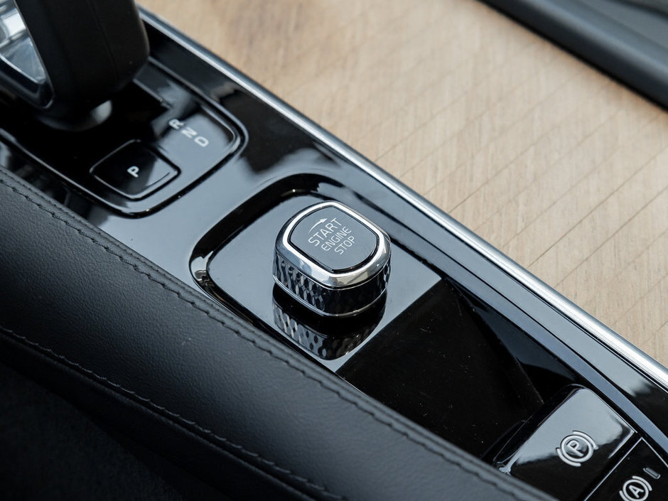 2024 Volvo XC90 Core Bright Theme-16