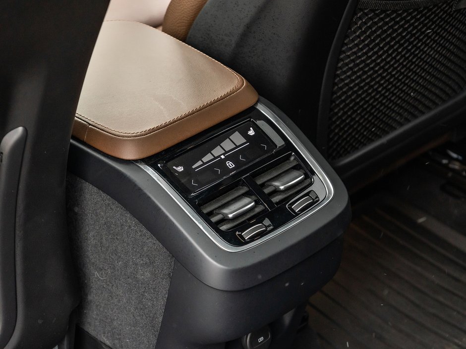 2024 Volvo XC90 Plus Bright Theme-24