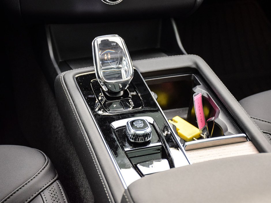 2025 Volvo XC90 Plus Bright Theme-17