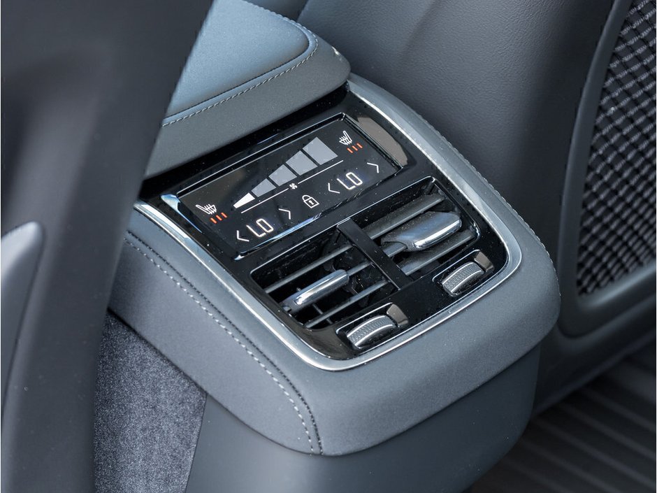 2025 Volvo XC90 Plus Bright Theme-24