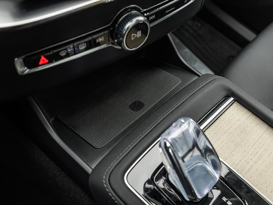 2025 Volvo XC90 Core Bright Theme-18