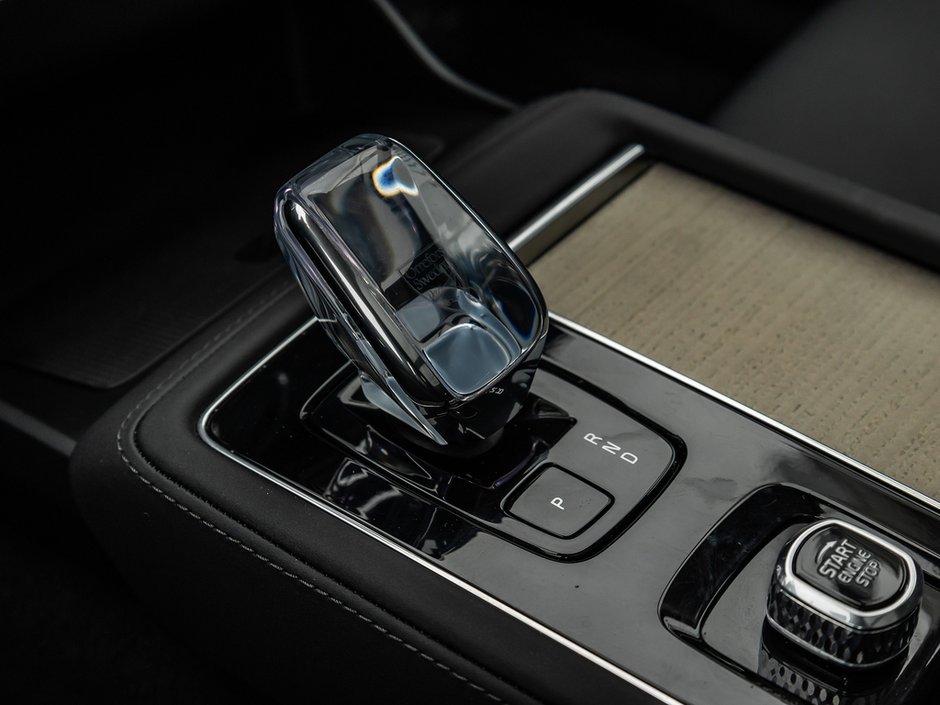 2025 Volvo XC90 Core Bright Theme-17