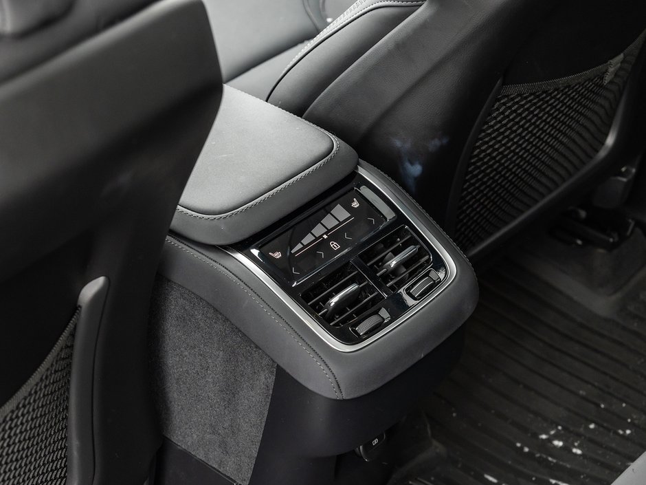 2025 Volvo XC90 Core Bright Theme-27
