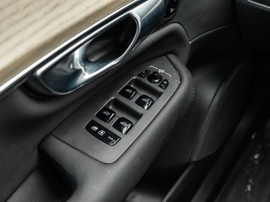 2025 Volvo XC90 Core Bright Theme-13