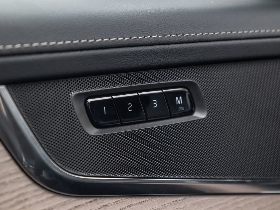 2025 Volvo XC90 Core Bright Theme-9