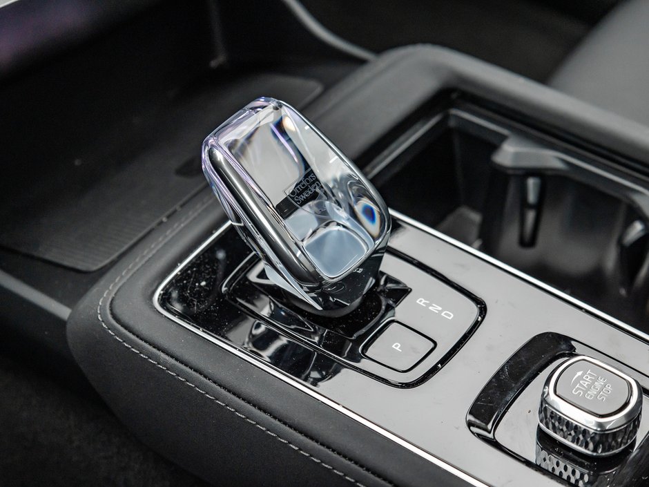 2025 Volvo XC90 Core Bright Theme-18